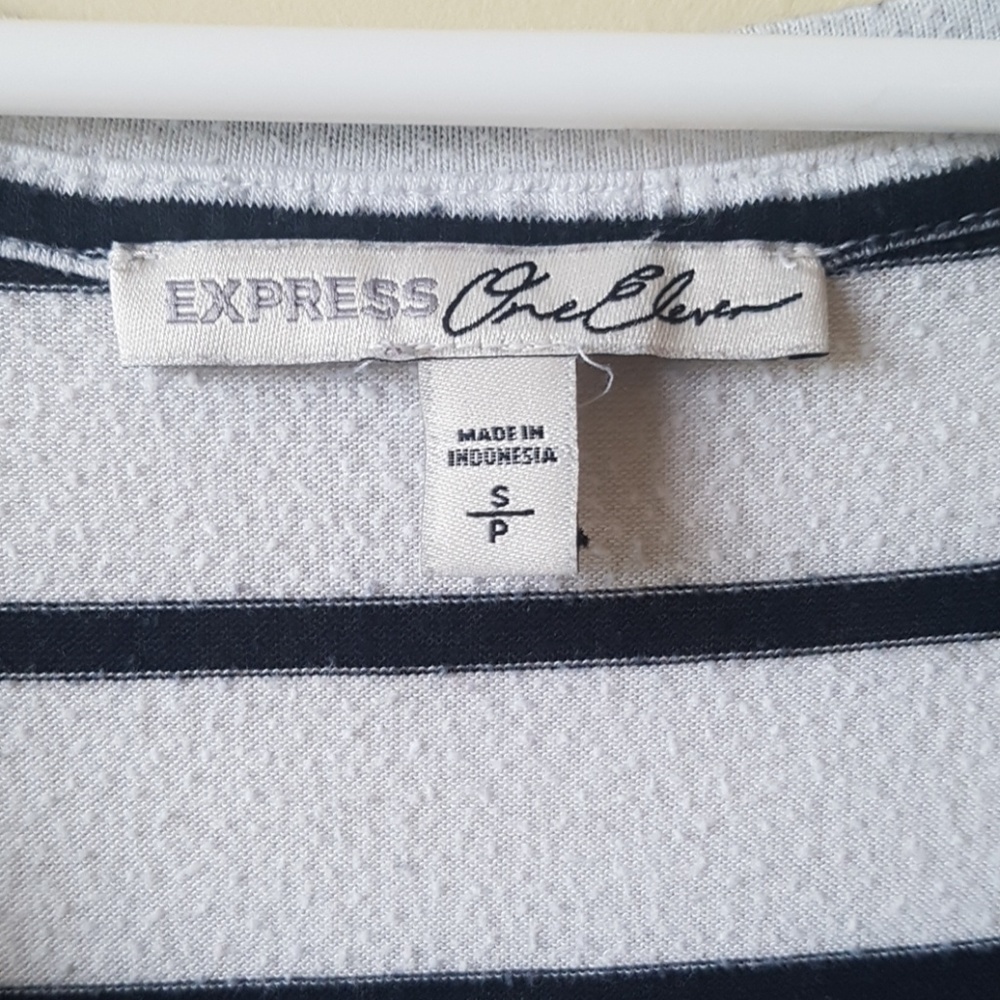 2 Flowy Express Tops - Picture 4 of 5